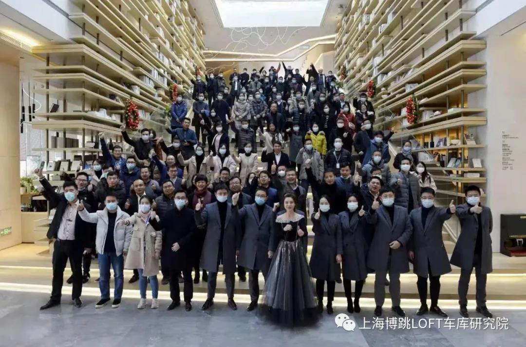 兰州全国一百多人在华侨城汉口道6号参观研讨LOFT专利车库技术！